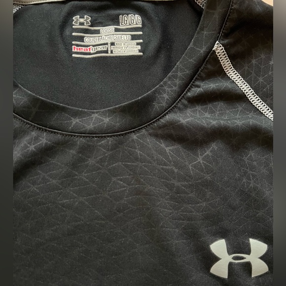 Under Armour HEATGEAR black athletic shirt - Picture 3 of 3